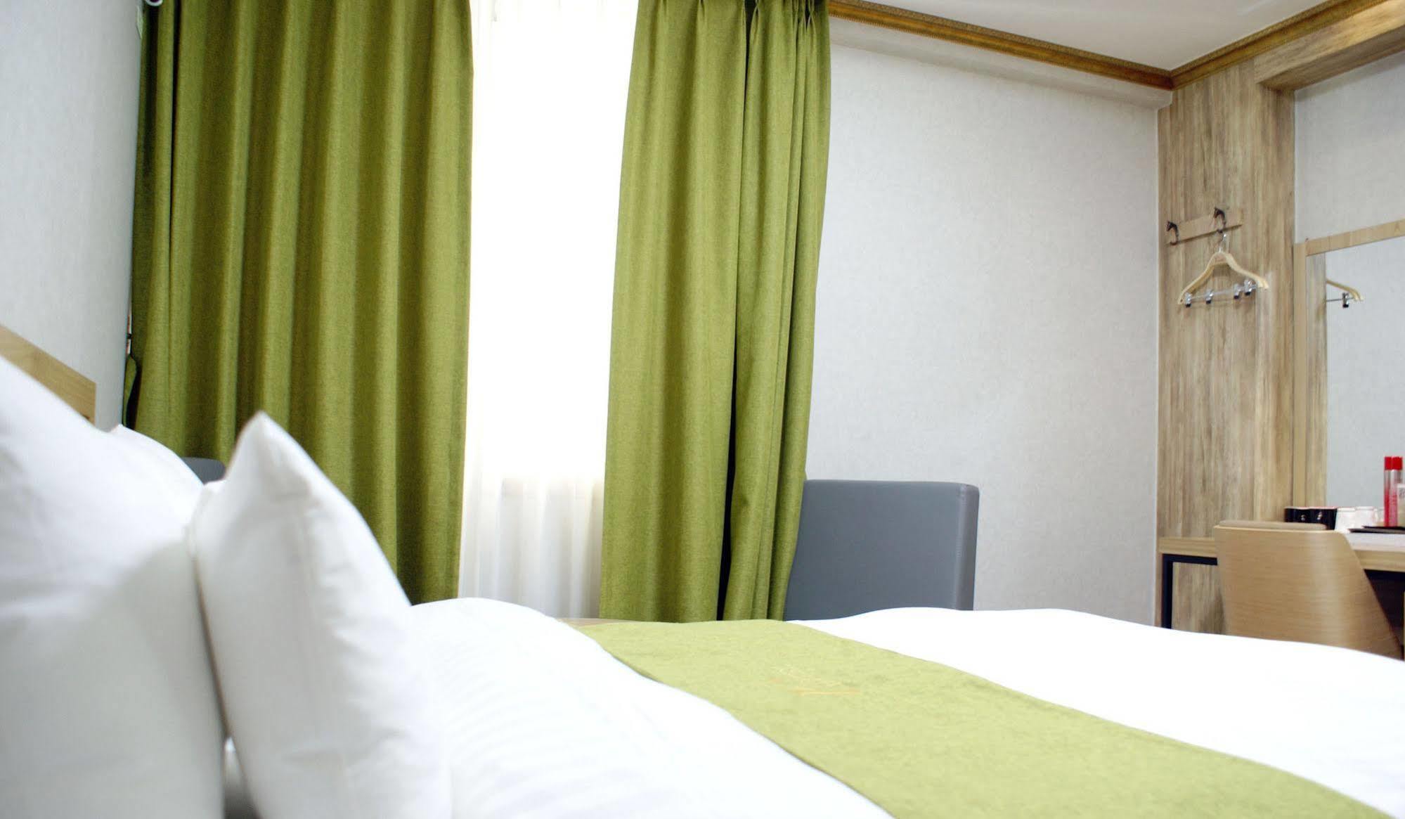 Y Ocean Hotel Йосу Экстерьер фото