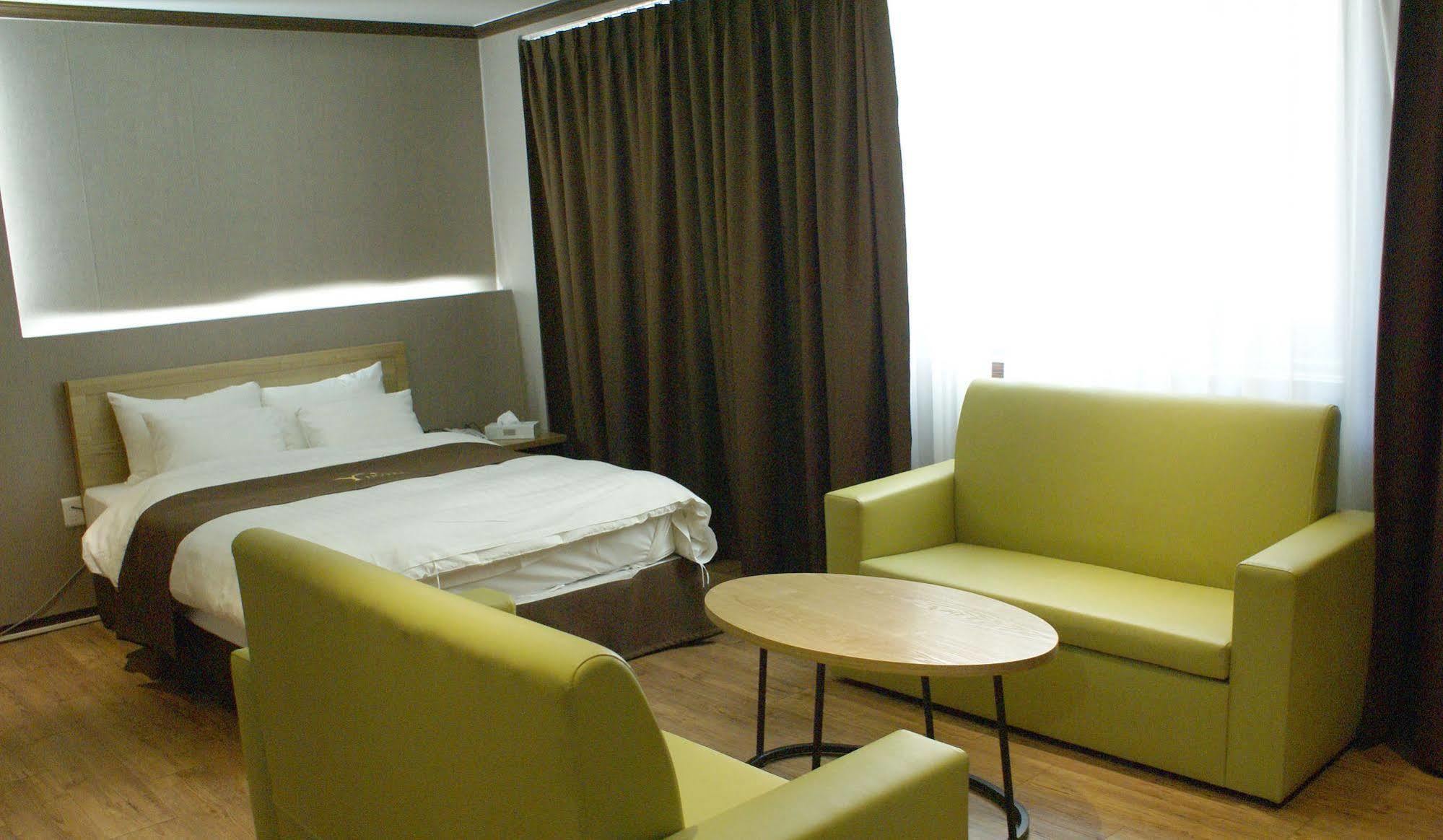 Y Ocean Hotel Йосу Экстерьер фото